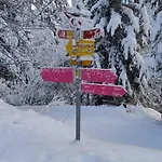 Comfortable Near The Station With Parking דירה *