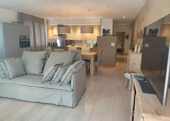 Comfortable Near The Station With Parking דירה *