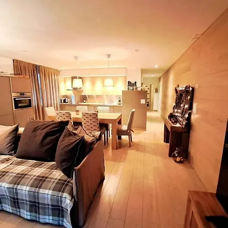 Comfortable Near The Station With Parking Apartamento